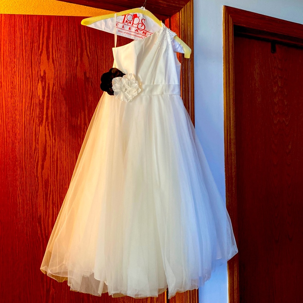 Young girls dress